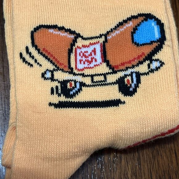 NEW Crew Socks Oscar Mayer Weinermobile Men’s Size 6-12 One Pair Yellow Hot Dog - Picture 3 of 6